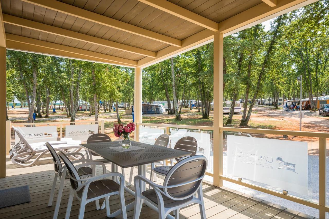 Mobile Homes Premium Relax Park Umag By Camp4You Karigador Eksteriør bilde